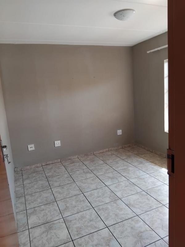 2 Bedroom Property for Sale in Kannoniers Park North West